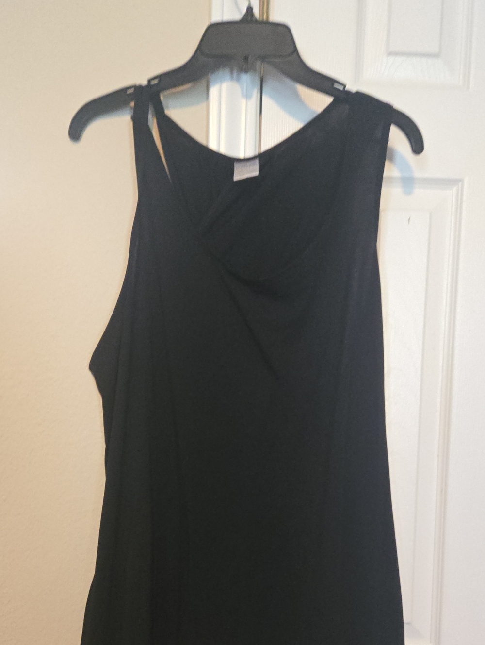Terra & Sky Black Scoop Neck Tank